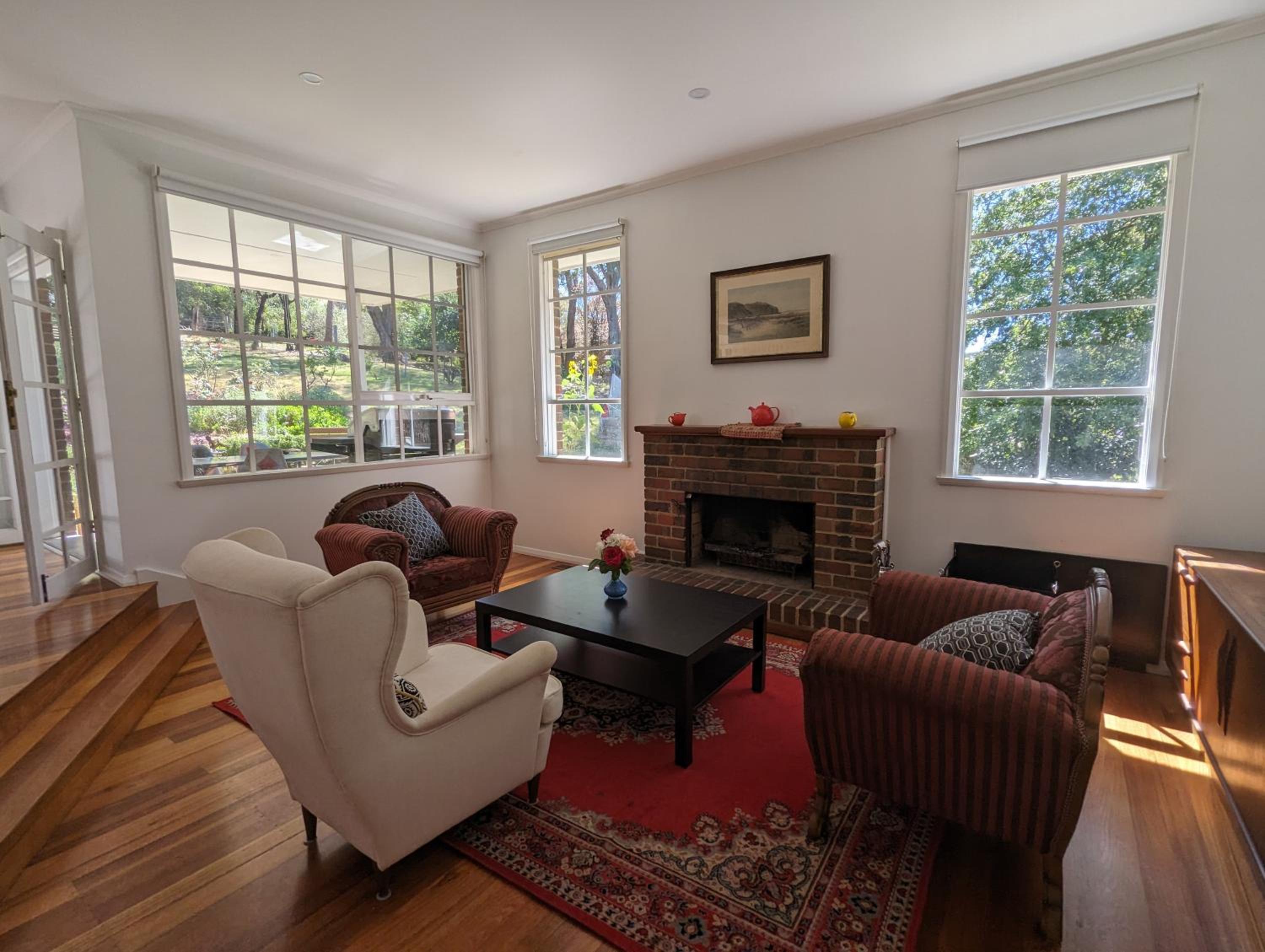 4-bedroom Acre Retreat with Pool & Garden - Pets and Long Stays Welcome