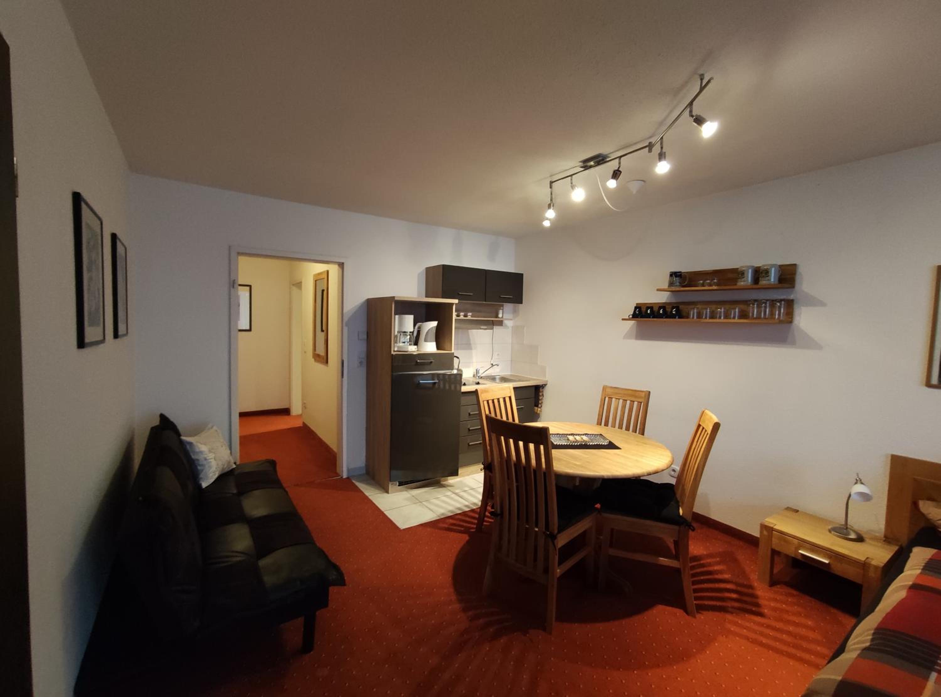 Ferienwohnung mit Schwimmbad und Gartenblick