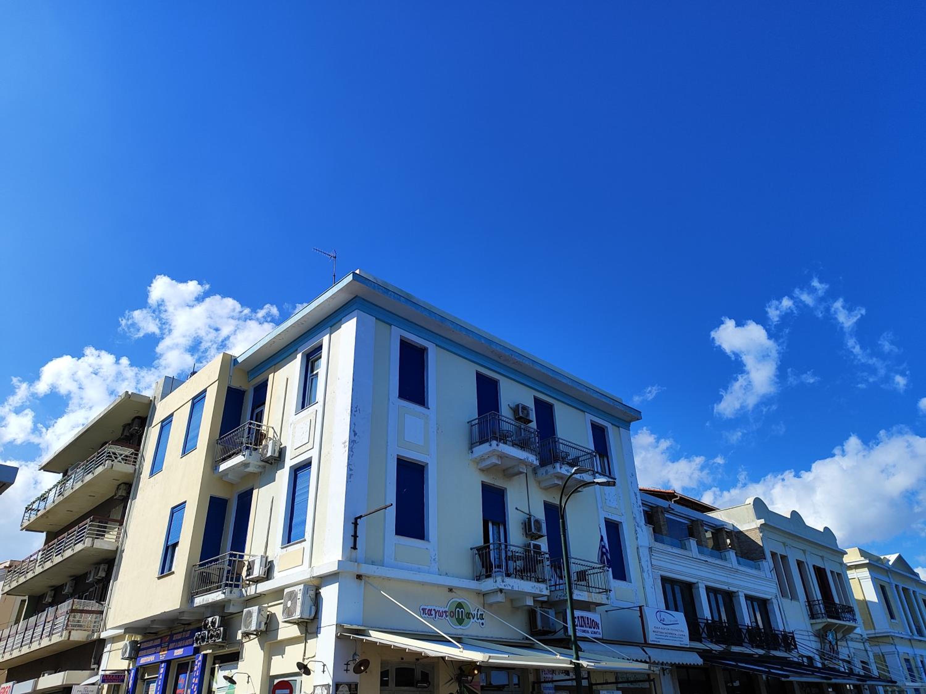 Hotel Pelineon Rooms - Image 1