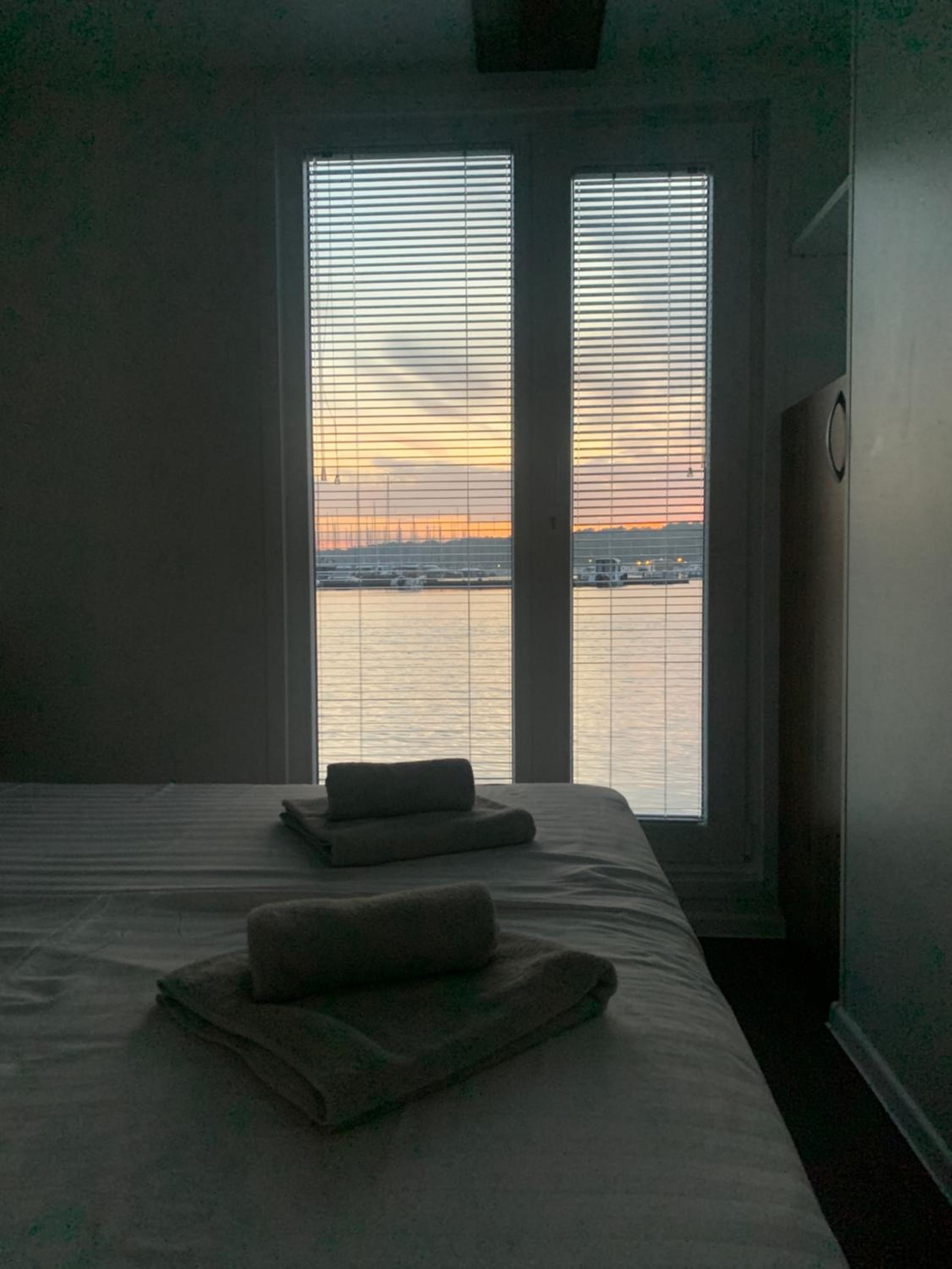 HOUSE BOAT OLIVA - Floating House view 5