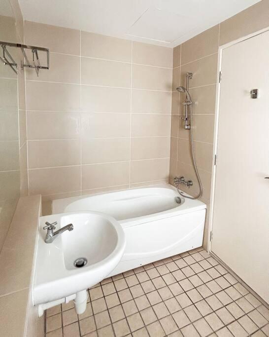 Ipoh Tambun Private Unit Lakeside Residences photo 4