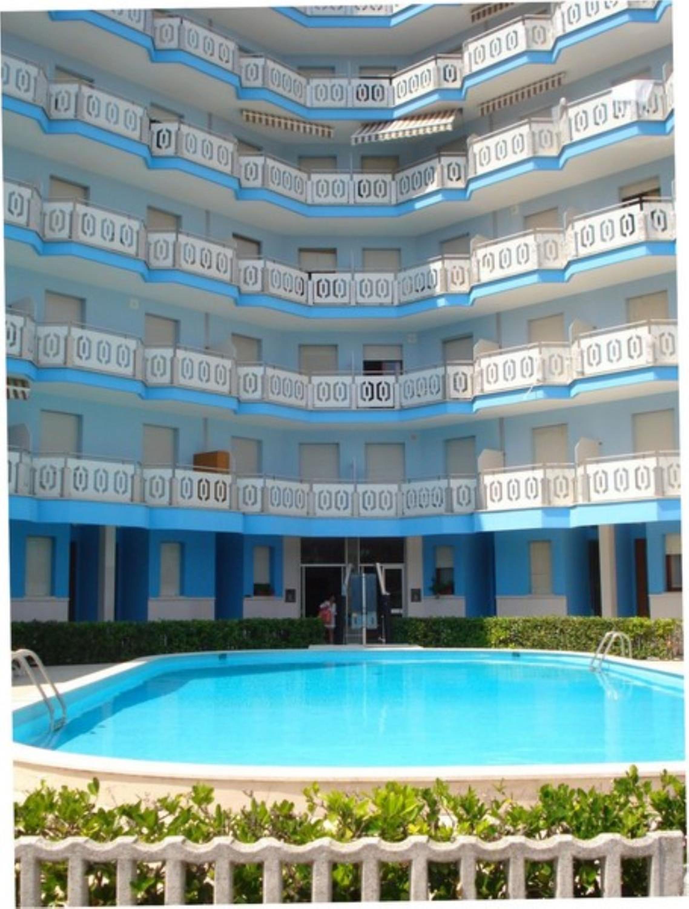 Beachfront flat with sea view