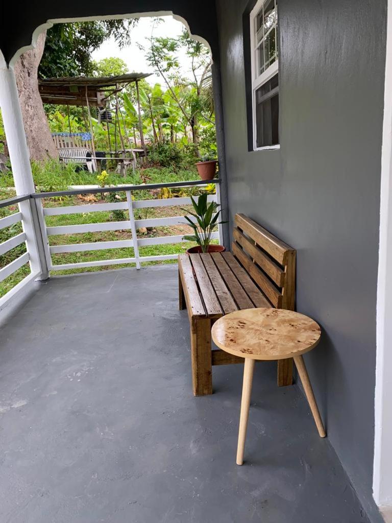 Vee's Country Apartments