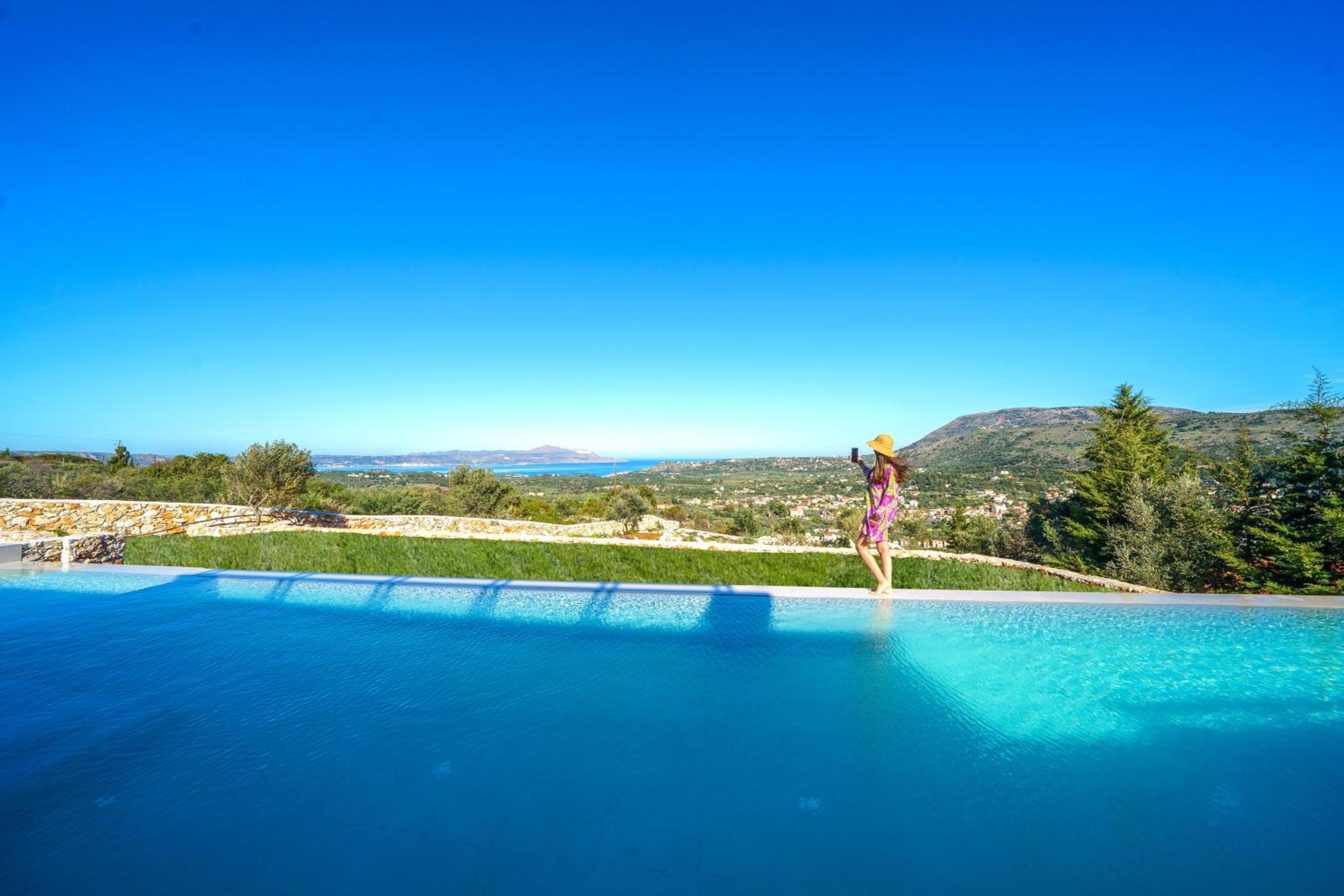 In Vivo Villa - Breathtaking View -90sqm Heated Infinity Pool view 5