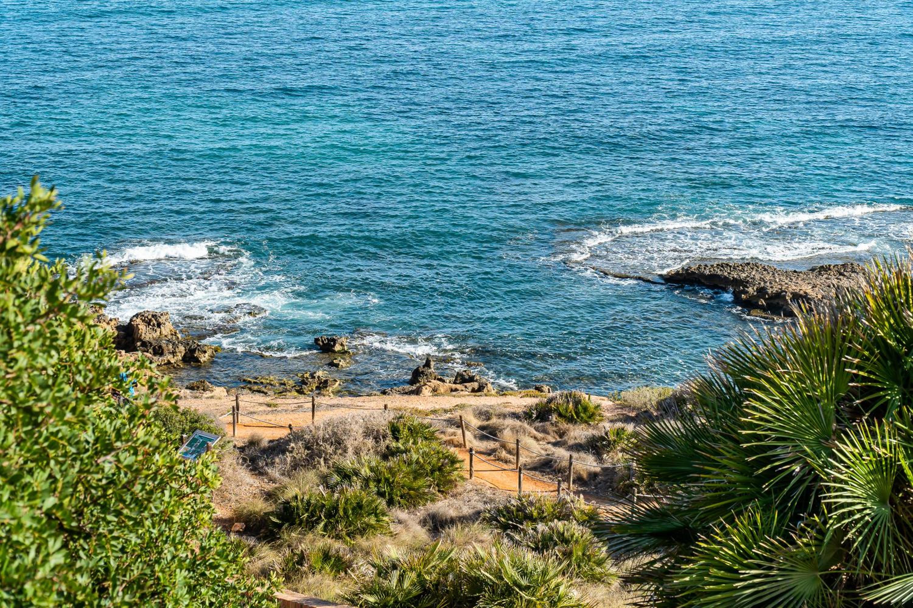 APARTMENT by THE SEA