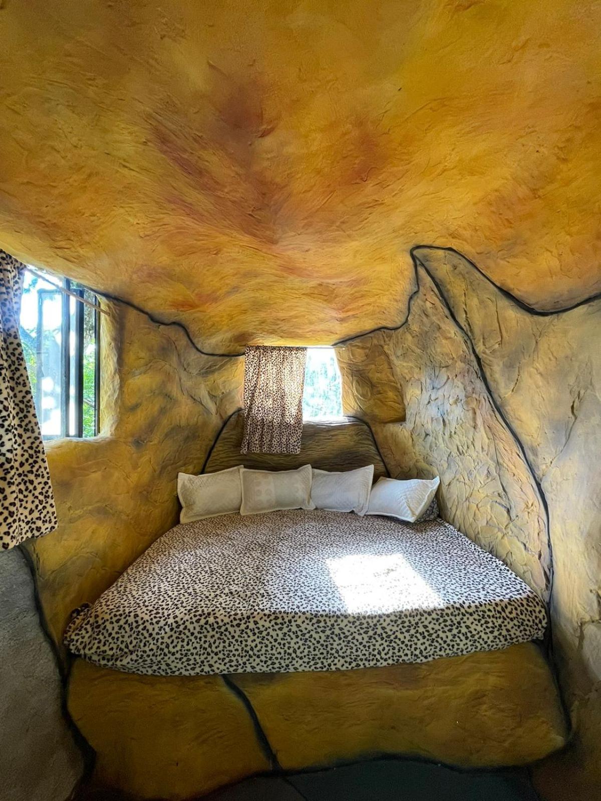 Caverna El Mirador - La Mesa