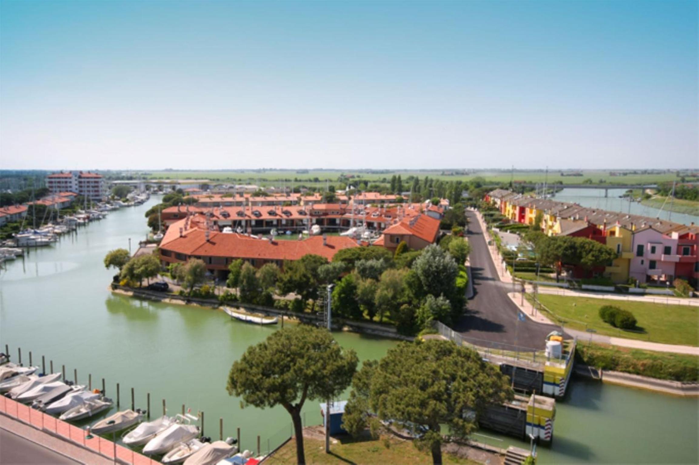 Spacious apartment just 200m from the sea