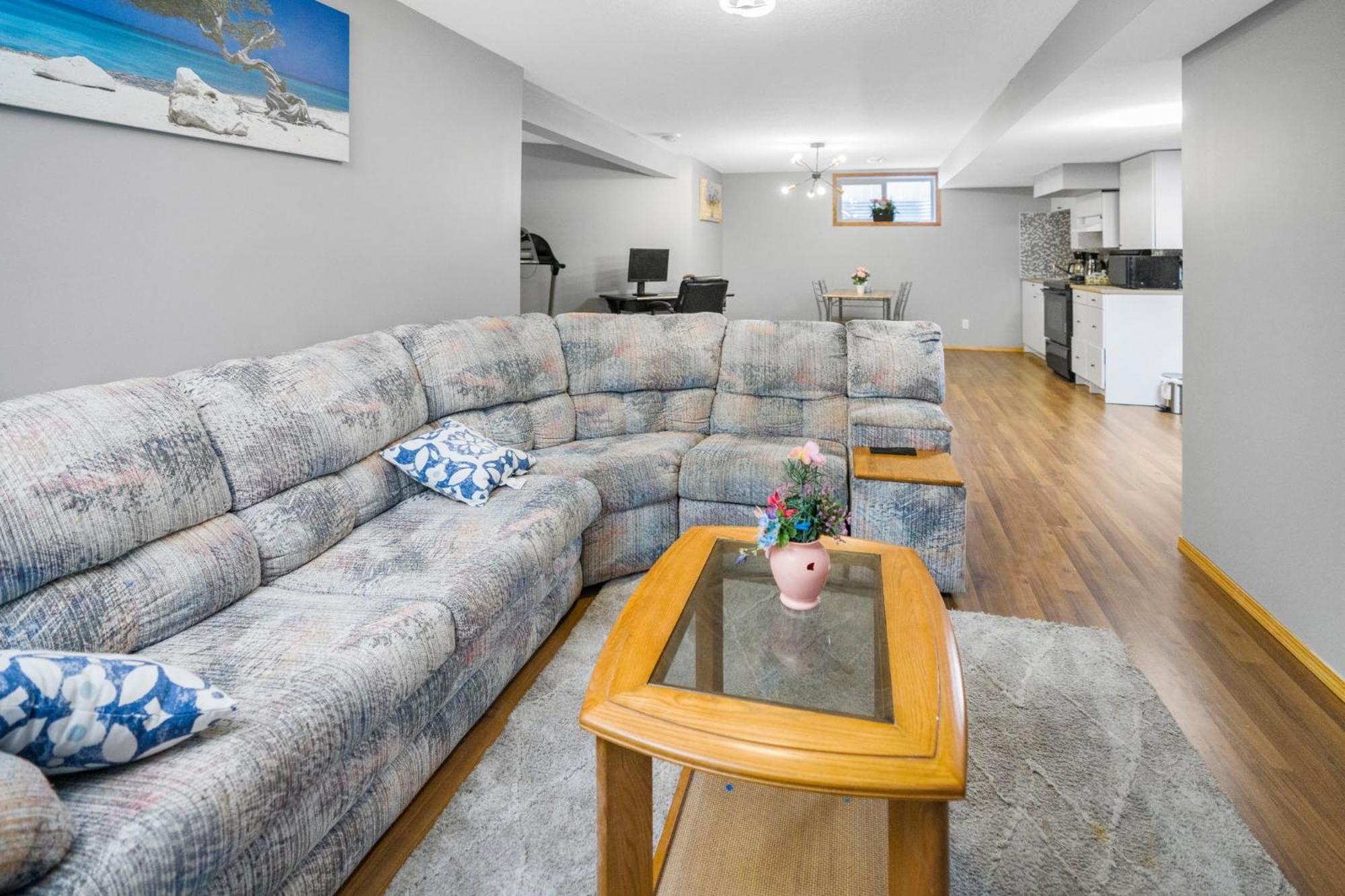 Cozy 2-Bedroom Basement Suite Retreat Calgary