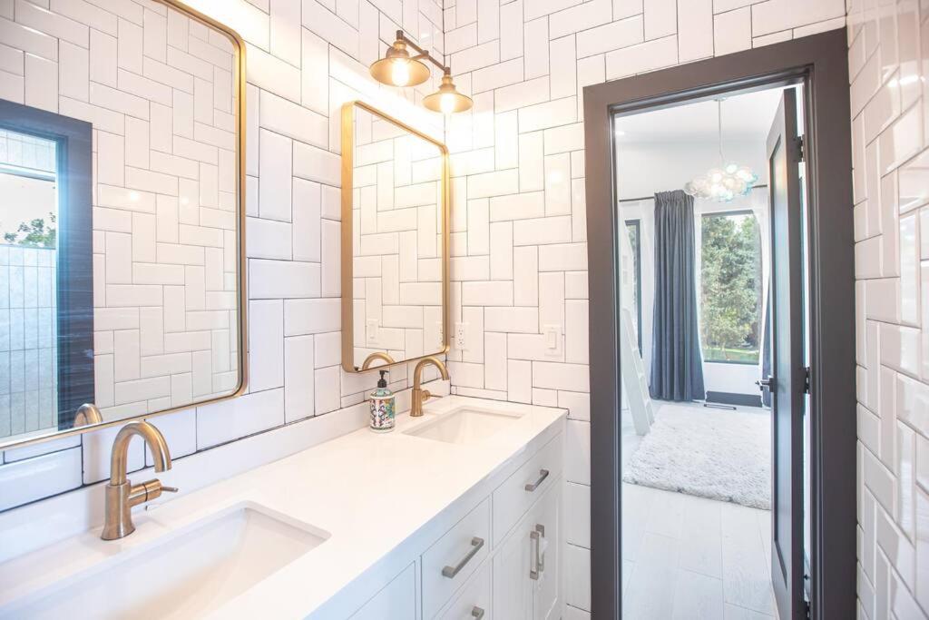 Luxury Mansion in Englewood view 5