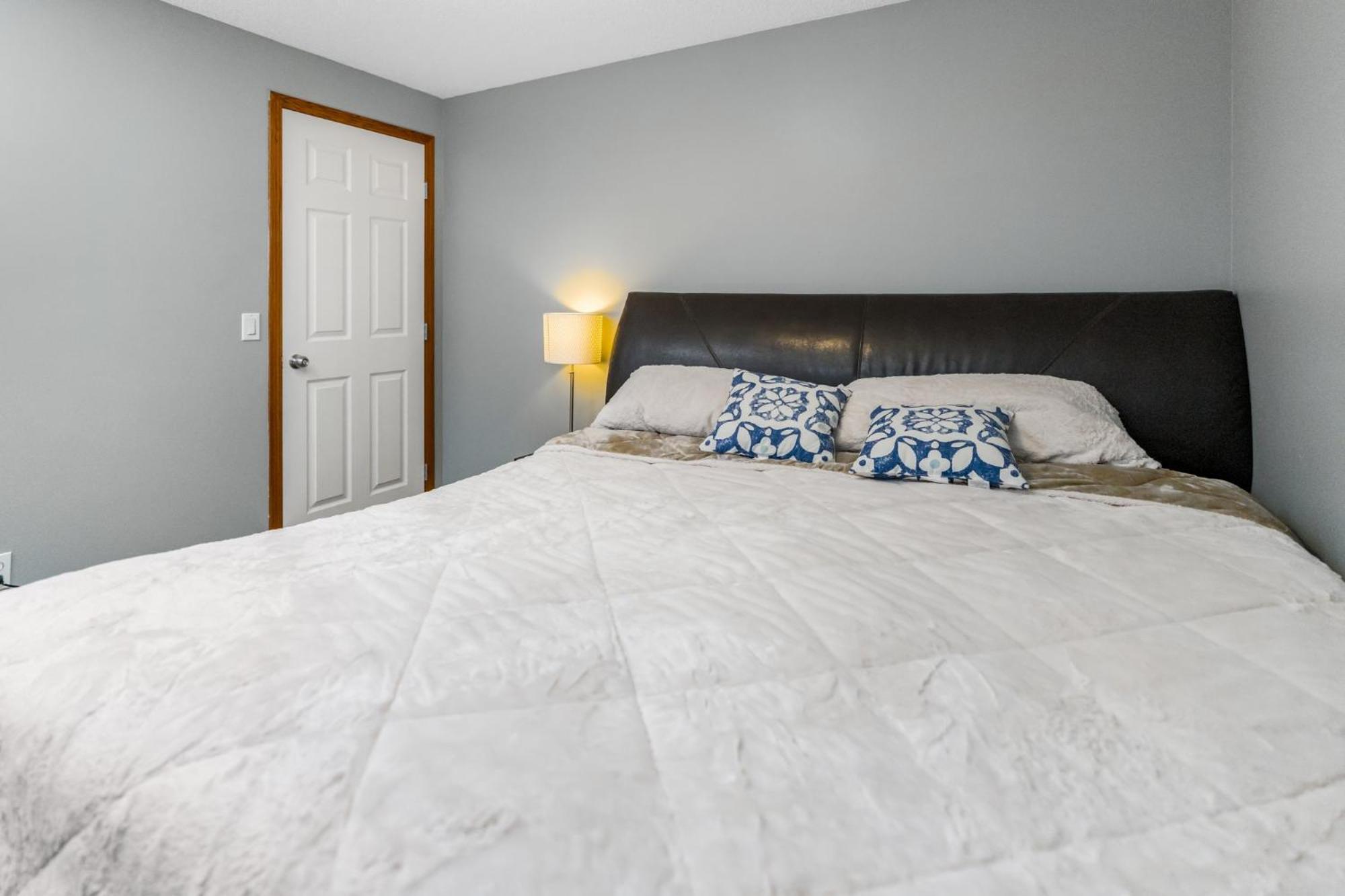 Cozy 2-Bedroom Basement Suite Retreat Calgary