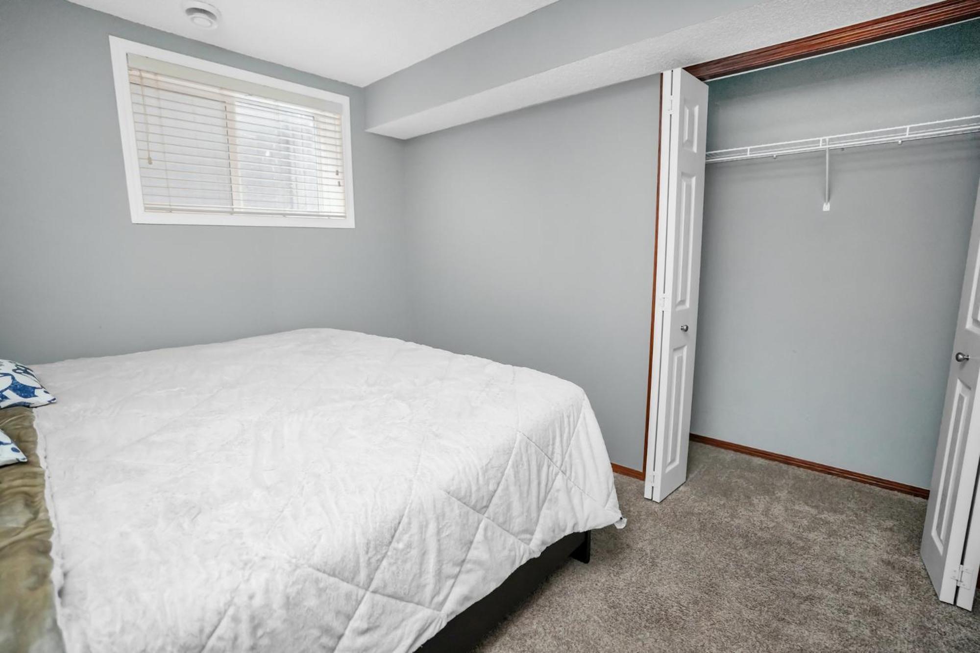 Cozy 2-Bedroom Basement Suite Retreat Calgary