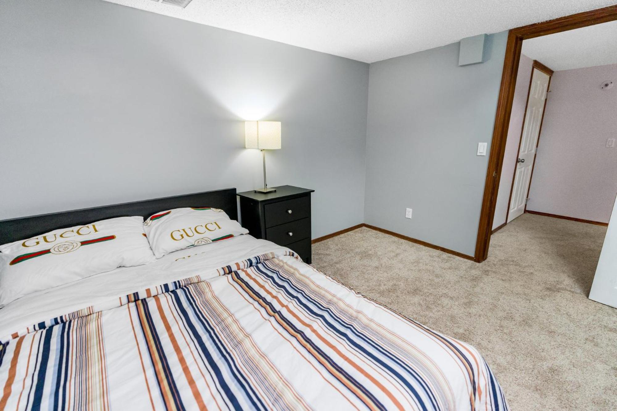 Cozy 2-Bedroom Basement Suite Retreat Calgary