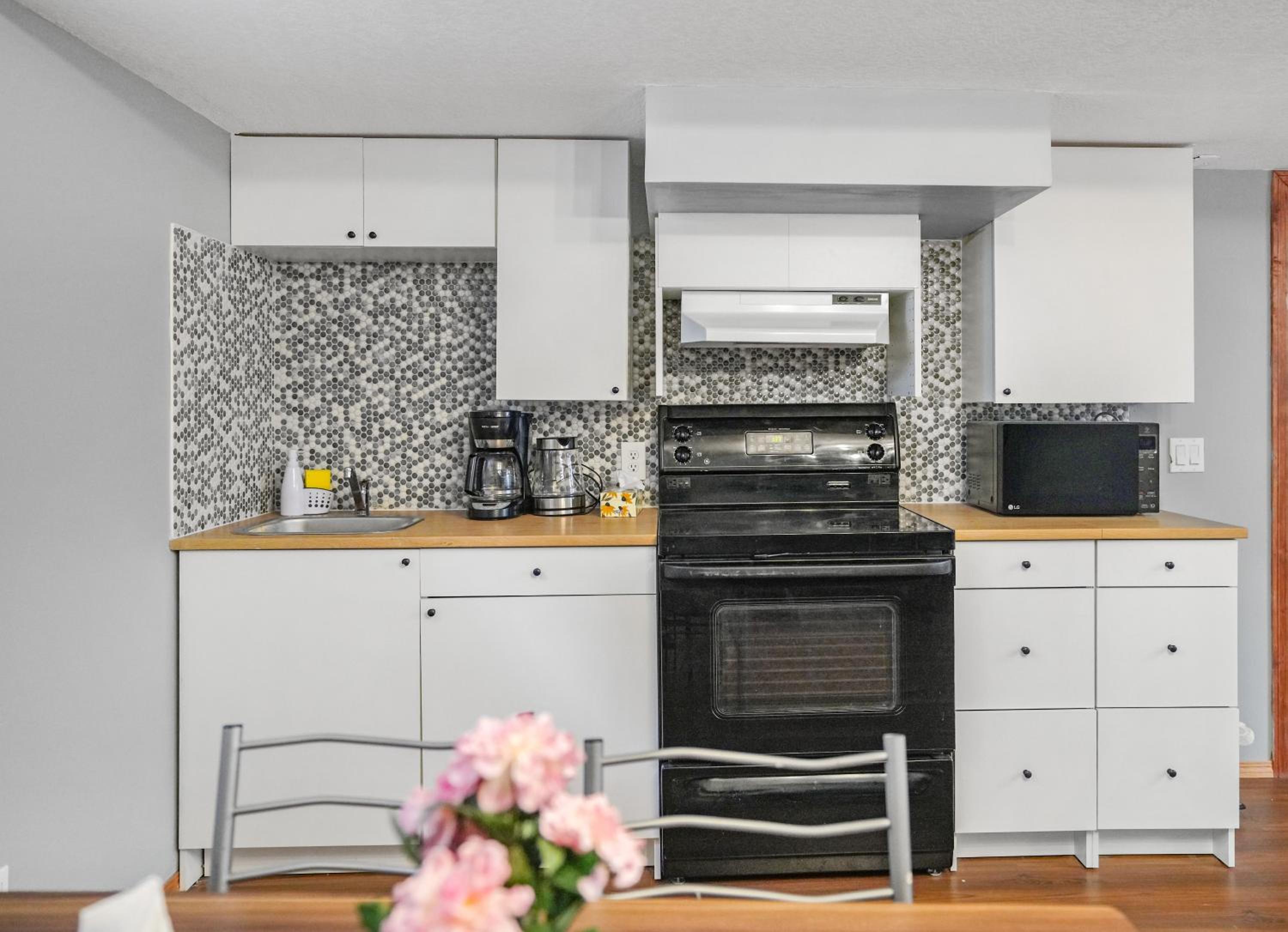 Cozy 2-Bedroom Basement Suite Retreat Calgary