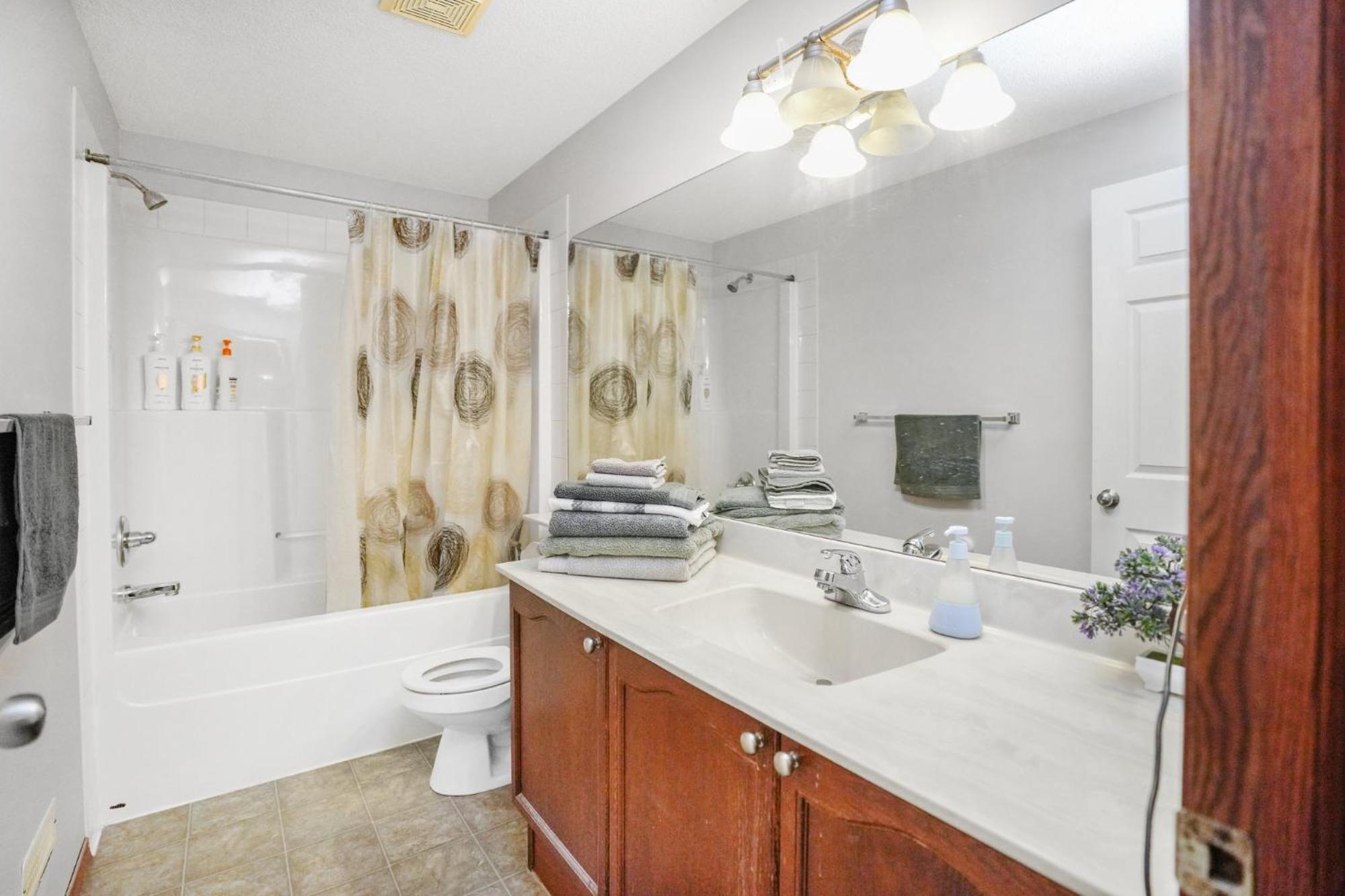Cozy 2-Bedroom Basement Suite Retreat Calgary