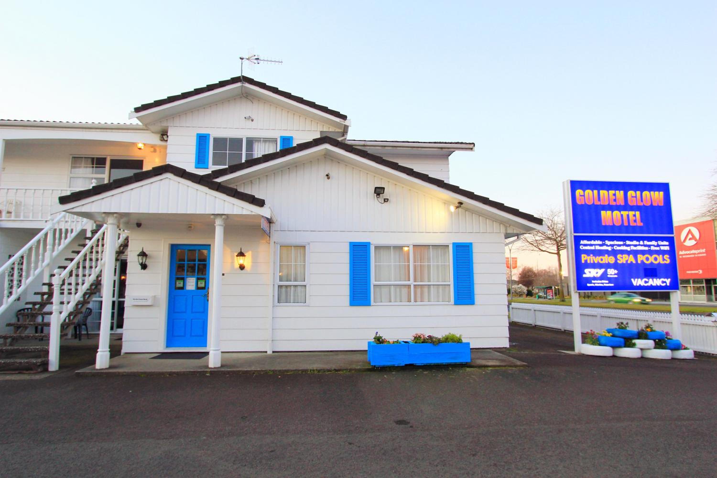 Golden Glow Motel