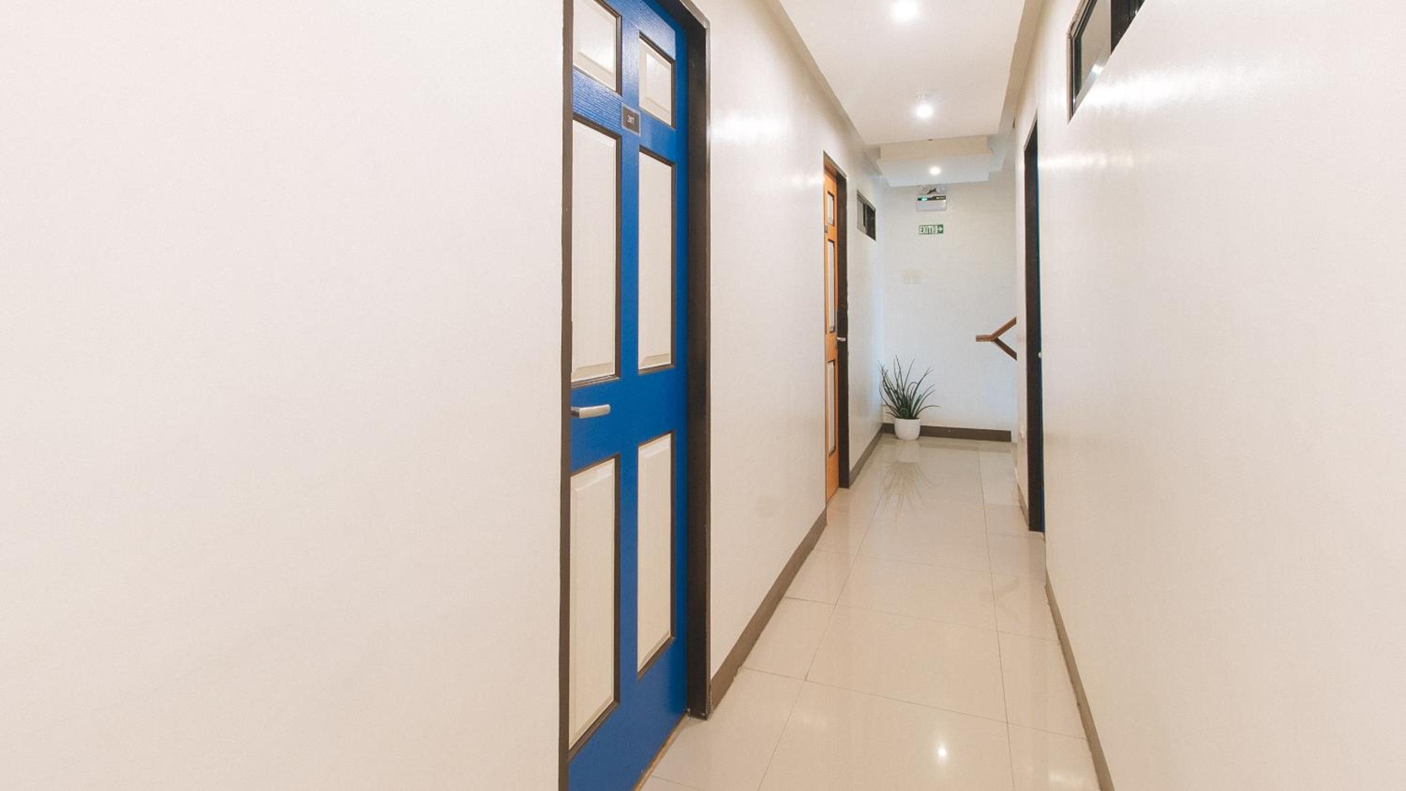 RedDoorz @ Innzz Apartel view 5