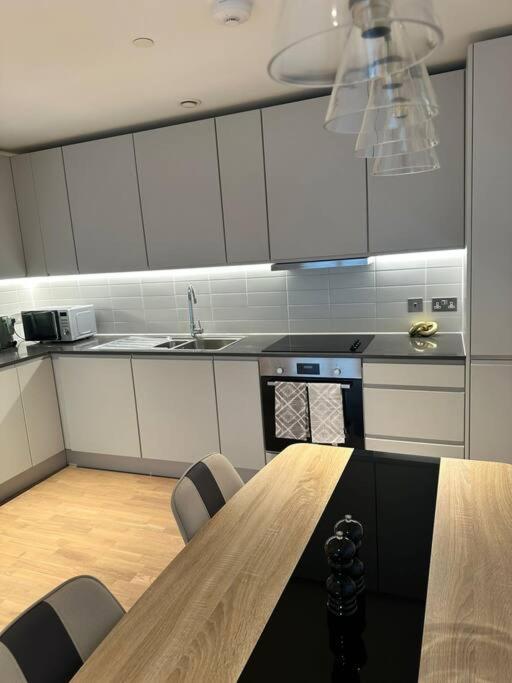 Stylist 2 Bedroom Apartment in Central London