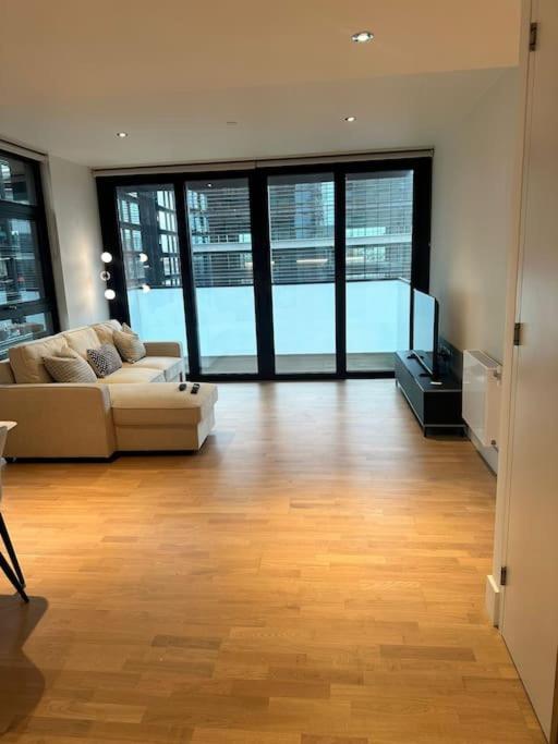 Stylist 2 Bedroom Apartment in Central London