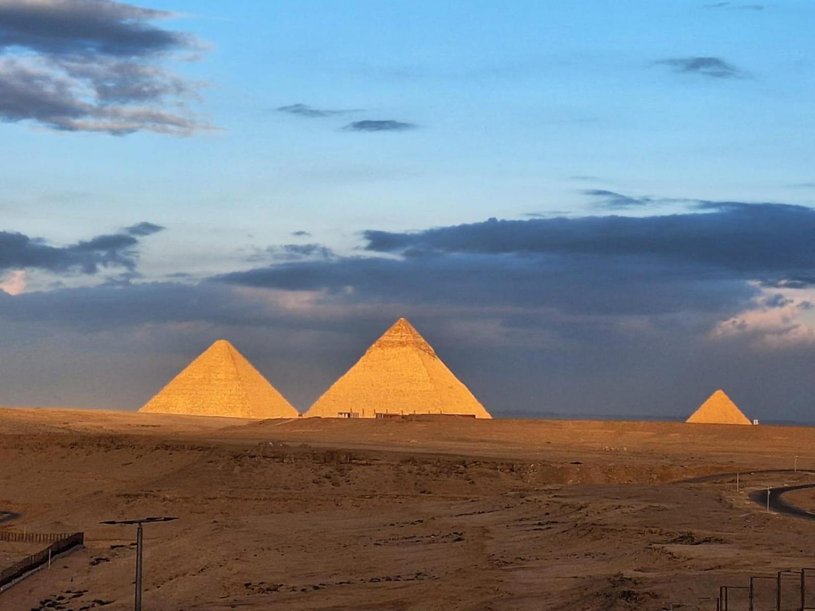 Atlantis Pyramids Inn New