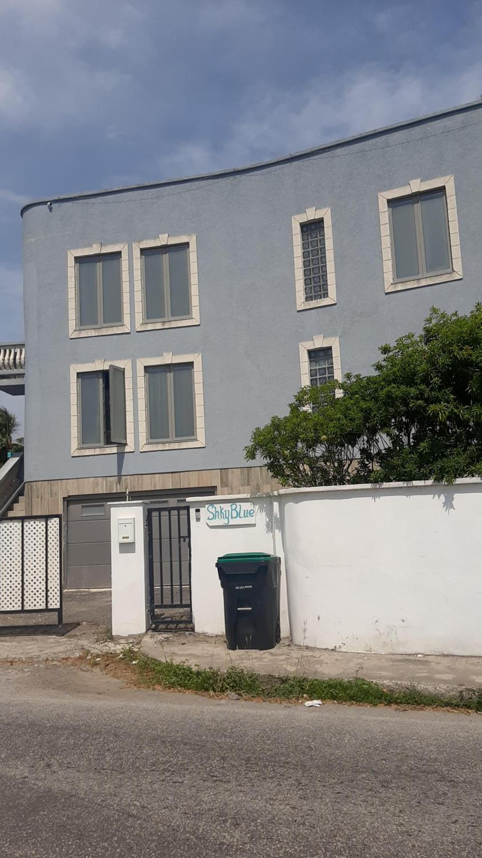 Hotel ShkyBlue Suites - Image 1