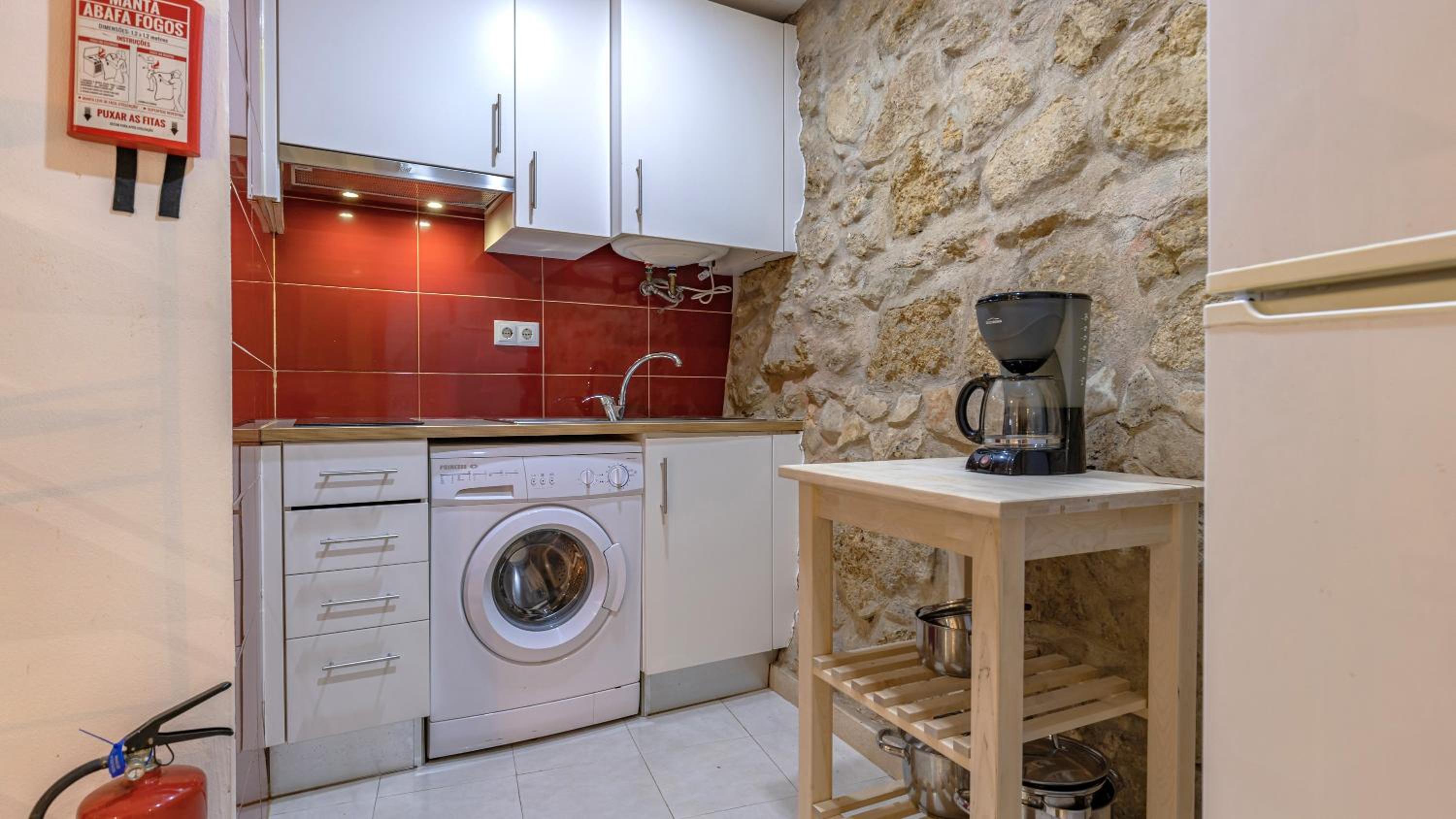 Sweet Studio Apartment by LovelyStay view 4