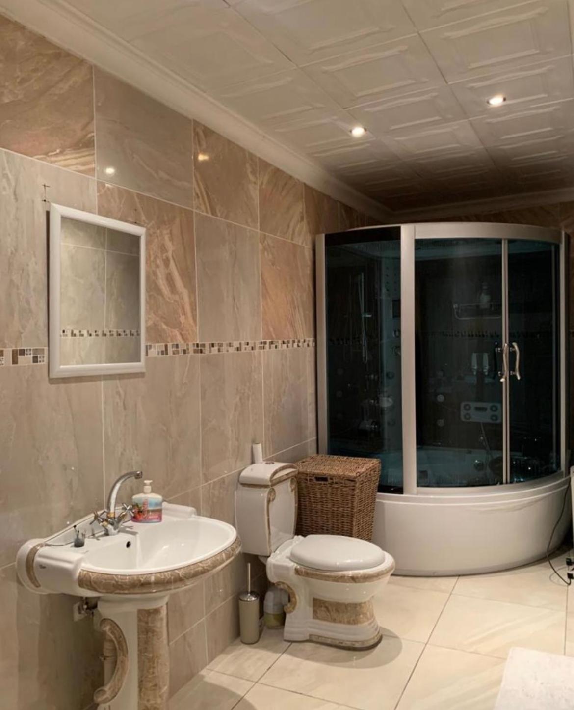 At Blessed BnB - Private En-suite Room in Home with Jacuzzi
