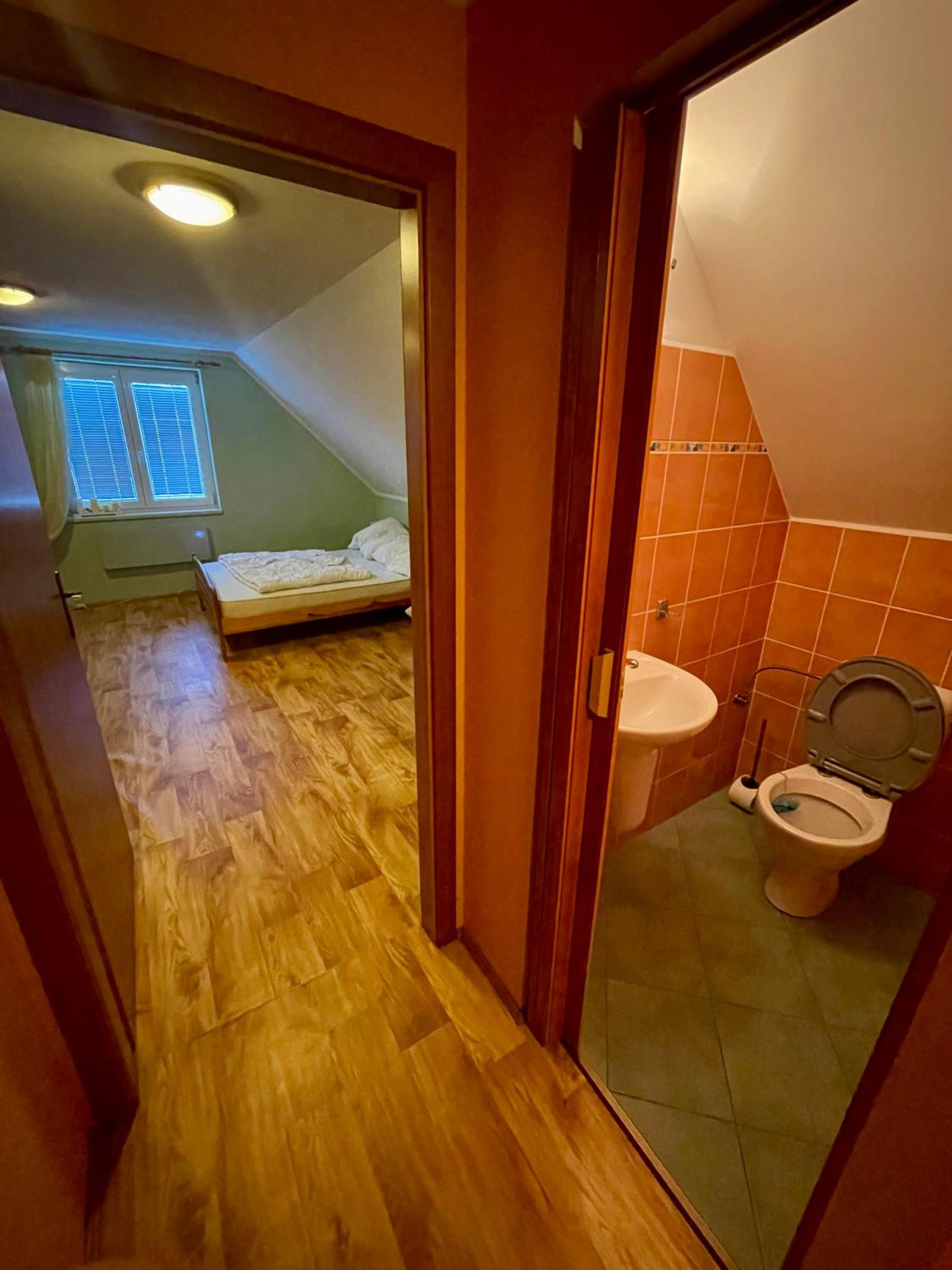 Dvoupodlažní zděná chata