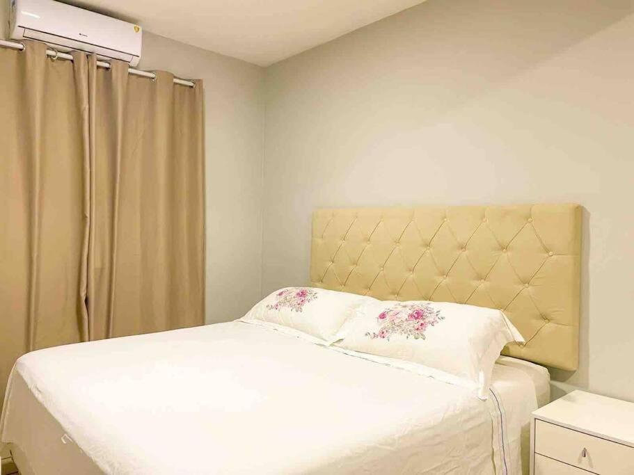Casa com 5 quartos e vista para o mar a 170m da praia