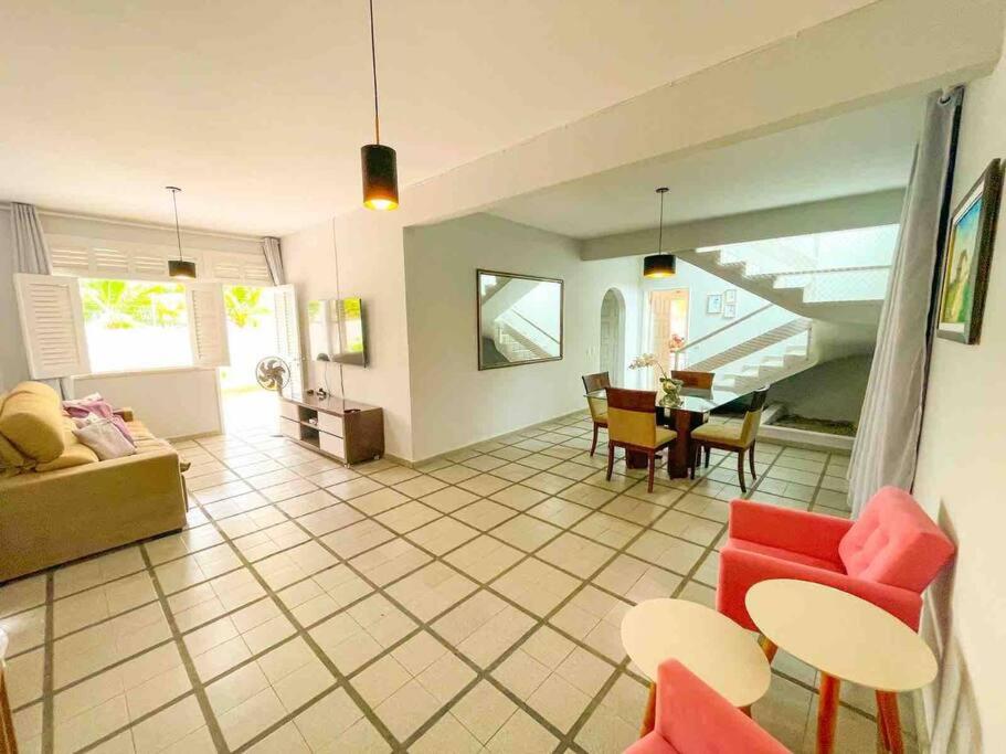 Casa com 5 quartos e vista para o mar a 170m da praia