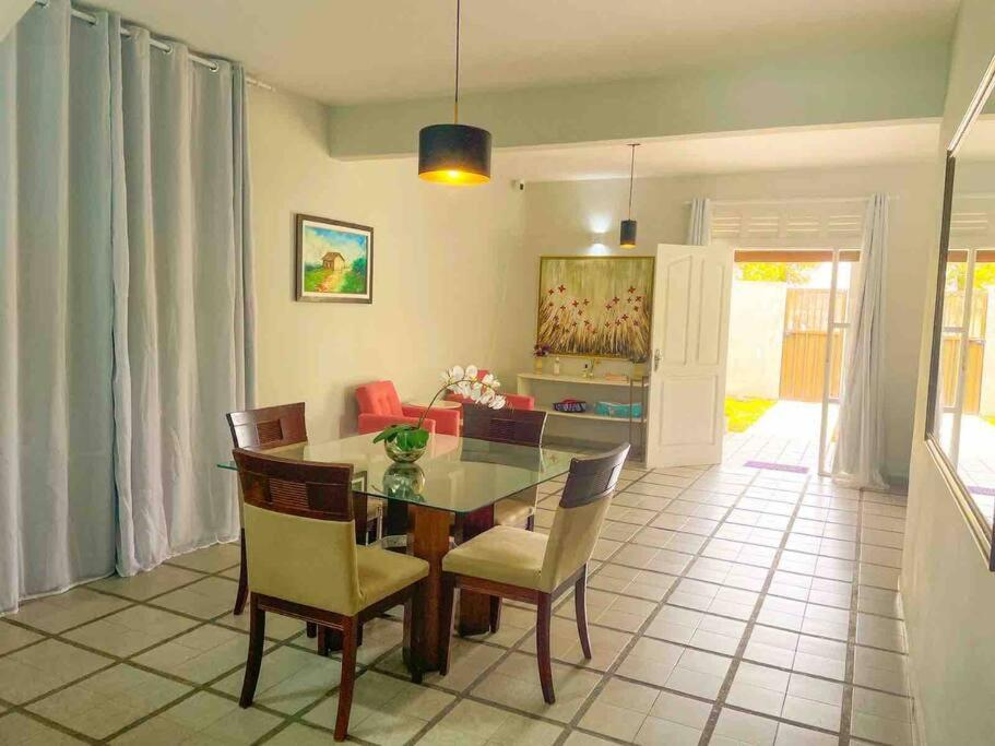 Casa com 5 quartos e vista para o mar a 170m da praia