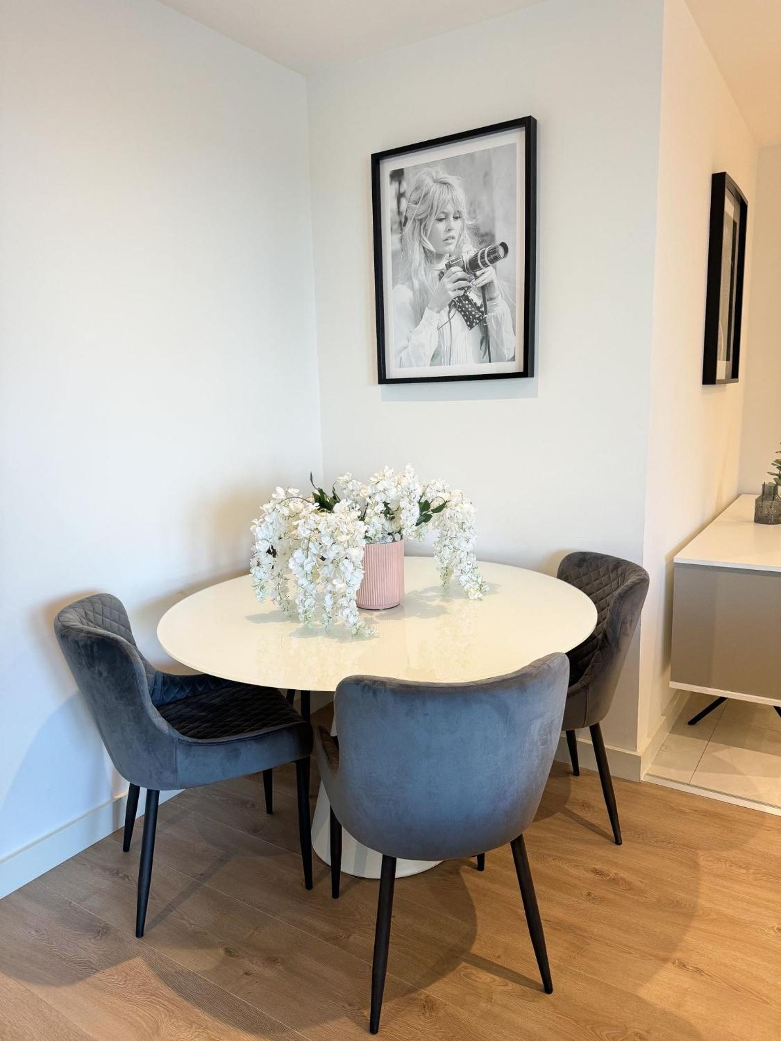 Elegant 2 Bedroom Apartment in Grand Canal