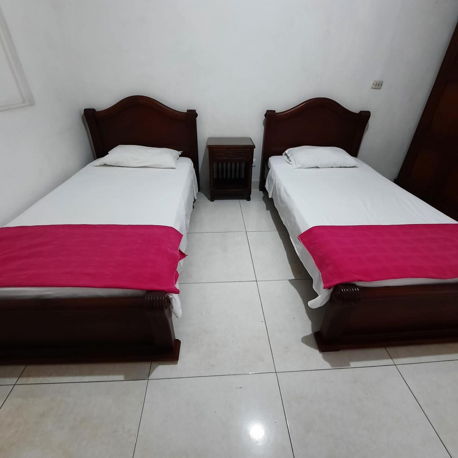 Hermoso apartamento recien remodelado en el centro de Palmira apto 1 view 2