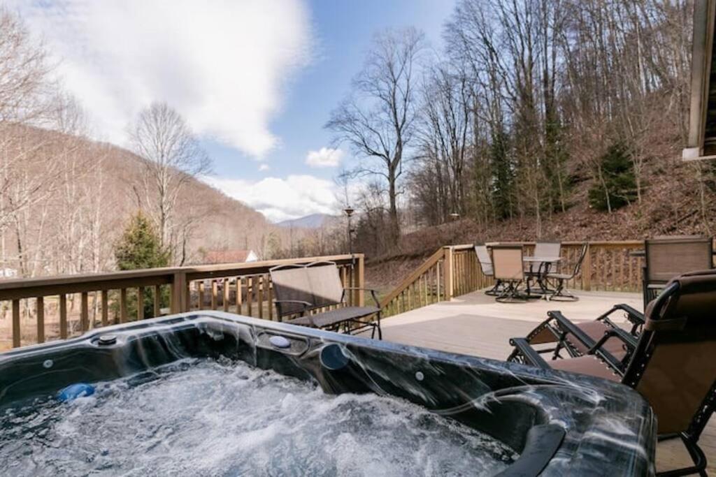 Romantic Chalet w/ Hot Tub close to Roan Mountain view 4