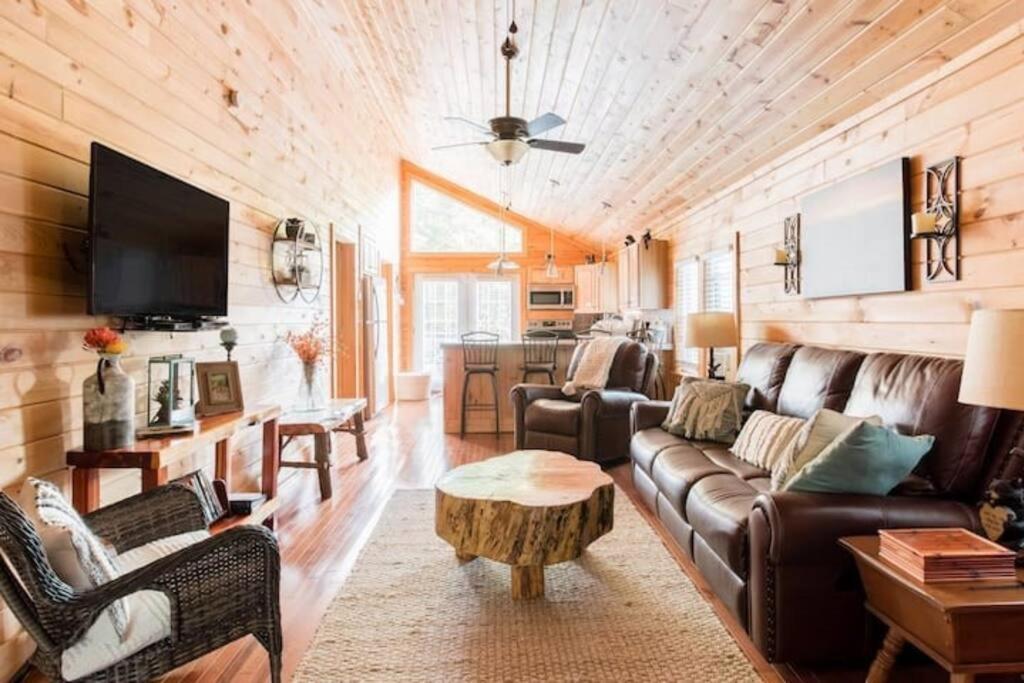 Romantic Chalet w/ Hot Tub close to Roan Mountain view 5