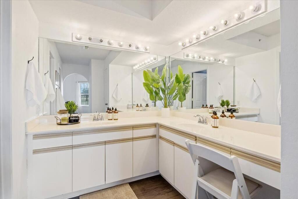 Penthouse condo on golf course. Close to landing! view 2