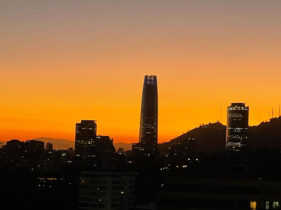 Hermoso depto en las Condes Parque Arauco, 10 personas