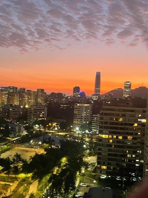 Hermoso depto en las Condes Parque Arauco, 10 personas