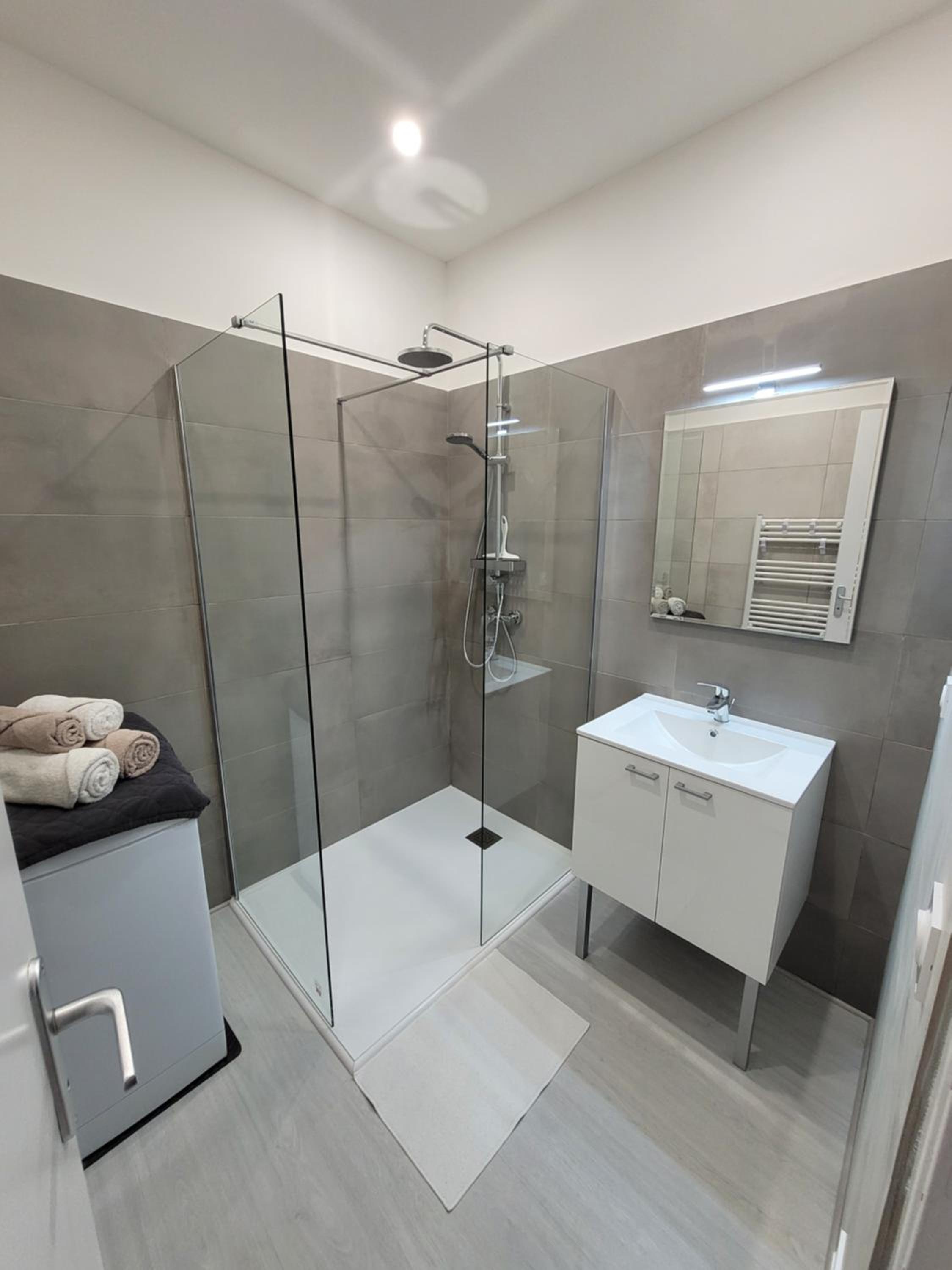 APPARTEMENTS DANS VILLA EN REZ DE JARDIN, photo 42