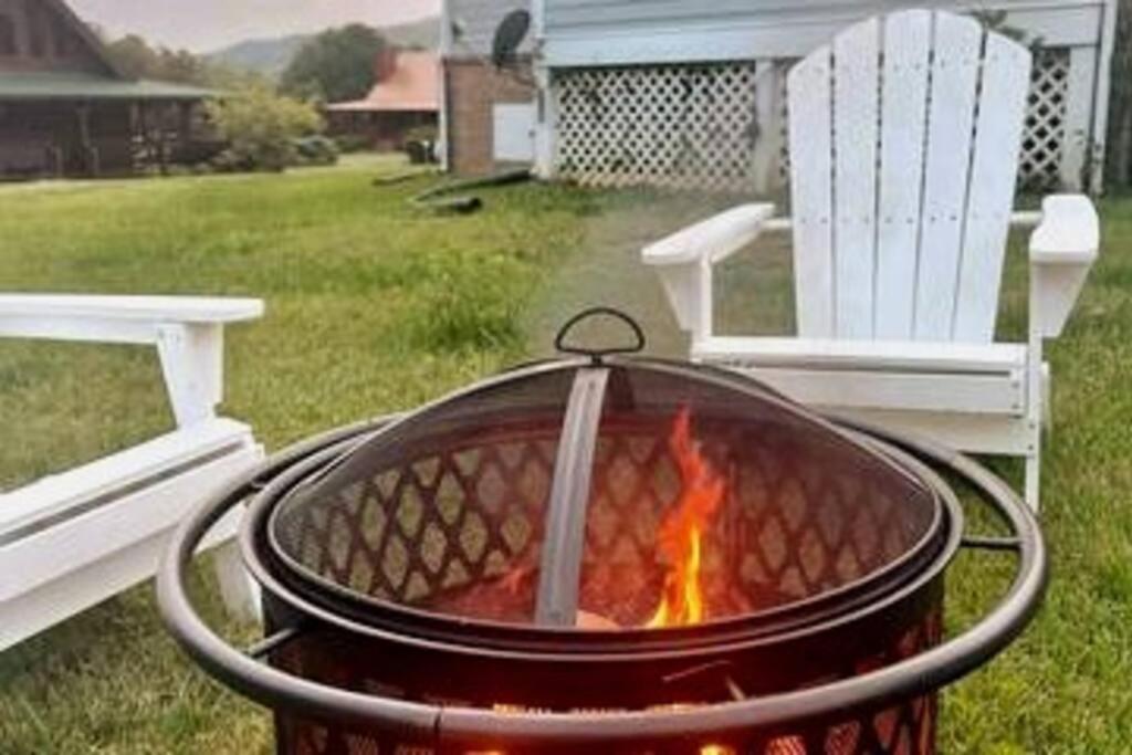 Bears Valley Inn -Peaceful, Pet Friendly Family Getaway, Less than 15 min to Attractions, with Game Room, Fire Pit & BBQ, Easy, Flat Roads view 2
