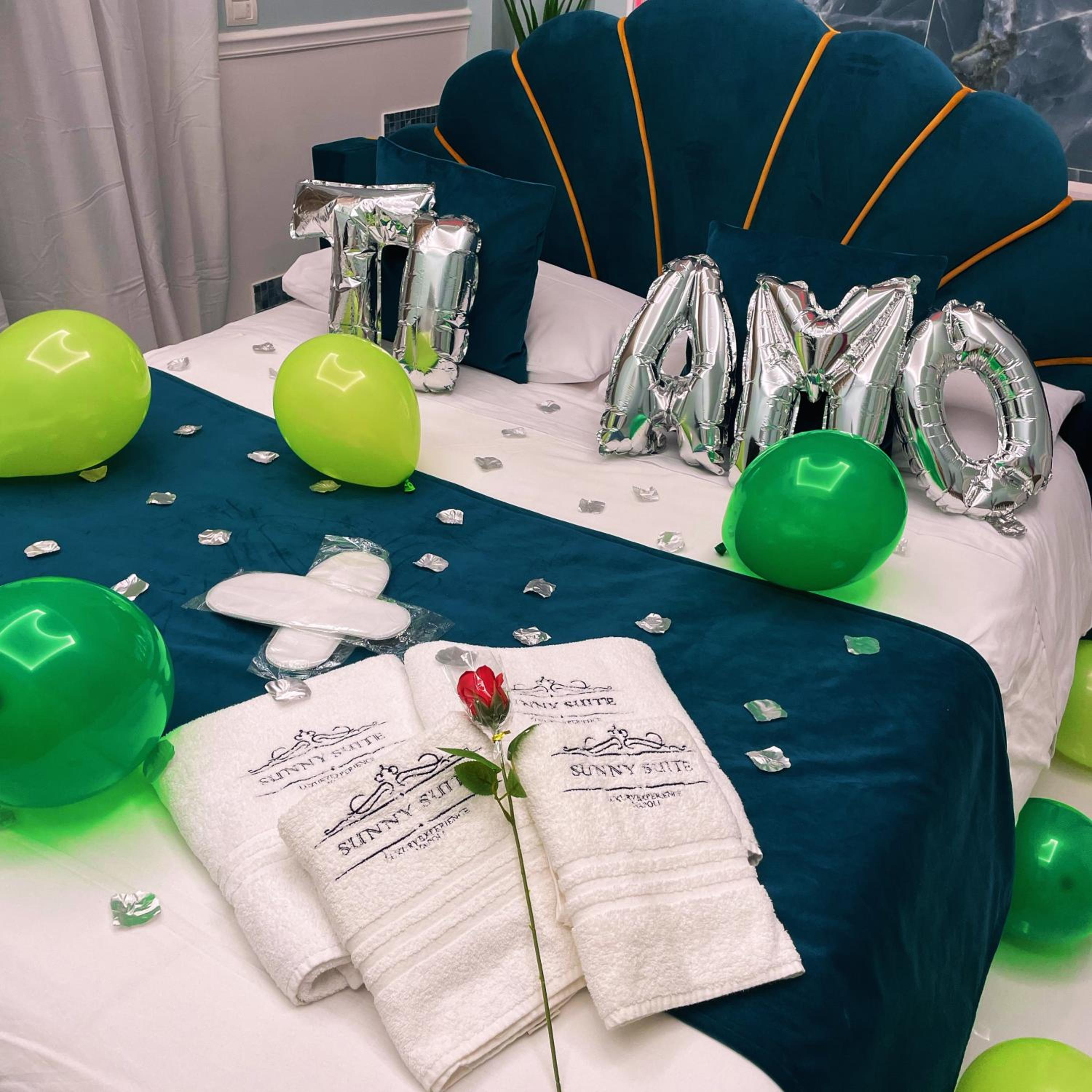 Sunny Suite Napoli - Jacuzzi Romantic Rooms near Central Station & Historic Center