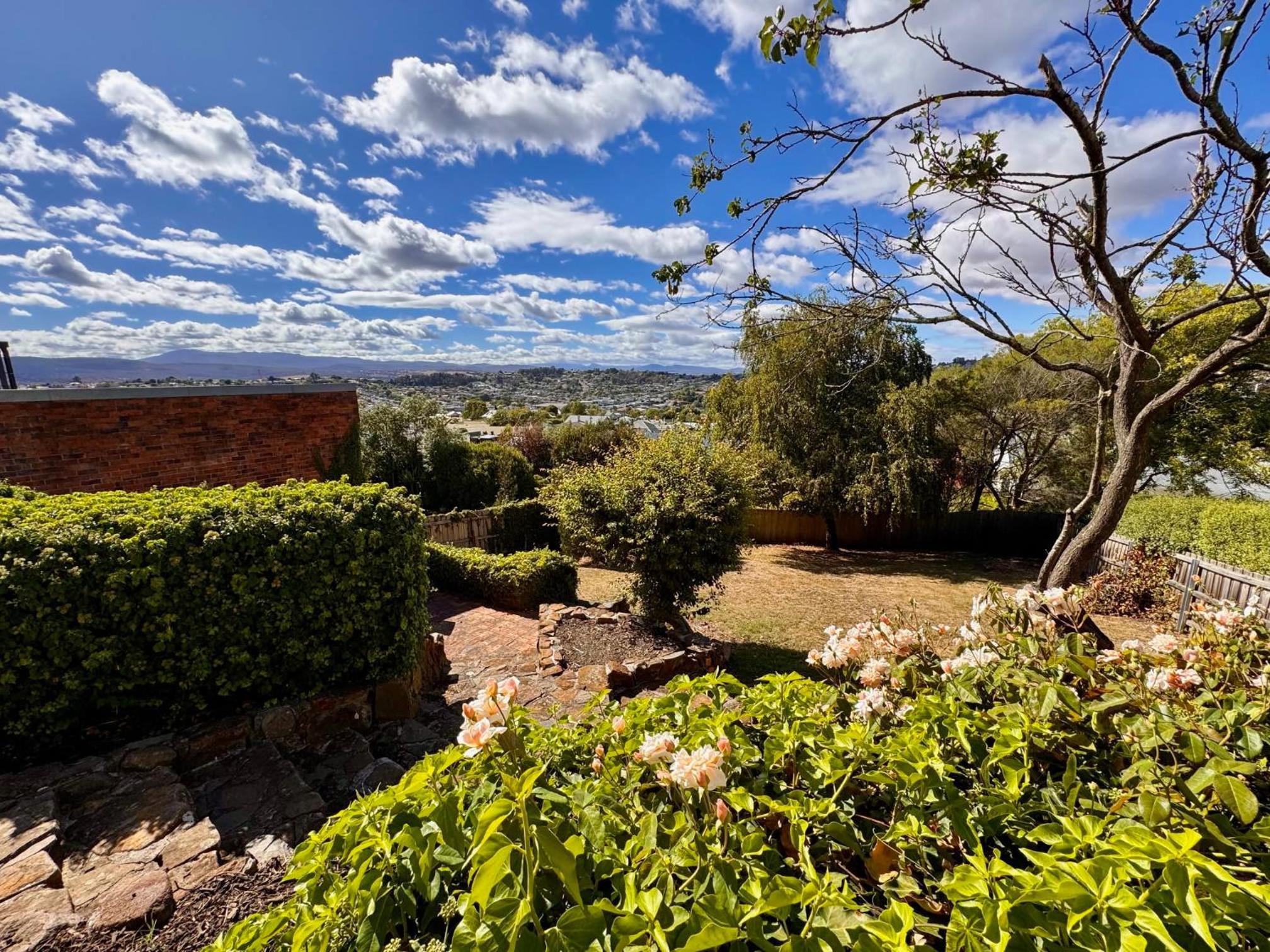 Renovated Cottage Near Cataract Gorge Launceston