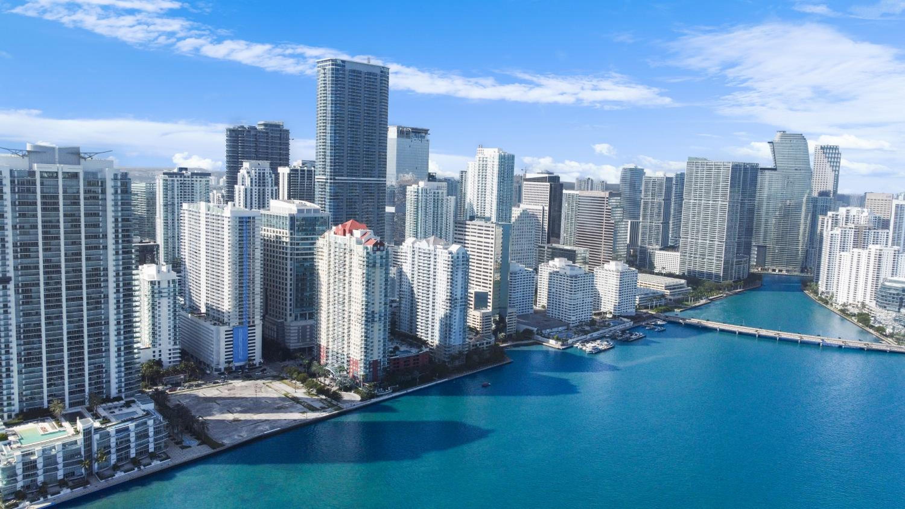 Upscale Brickell 2 bedroom with water views and free parking