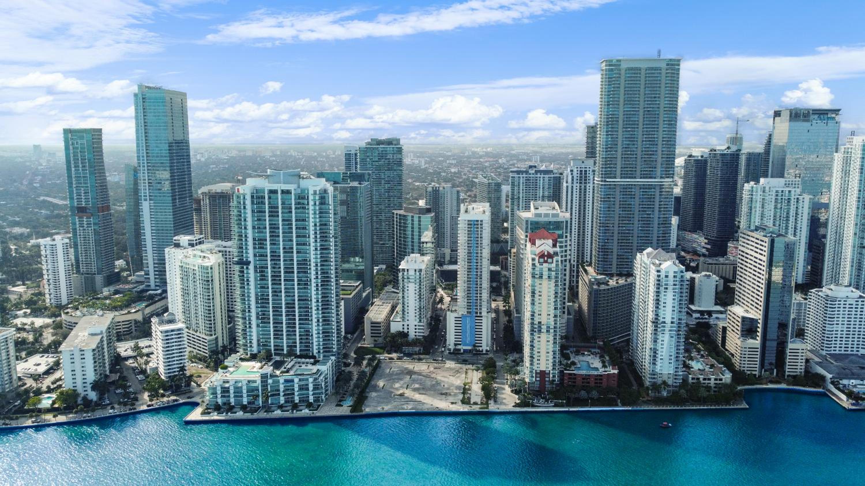 Upscale Brickell 2 bedroom with water views and free parking