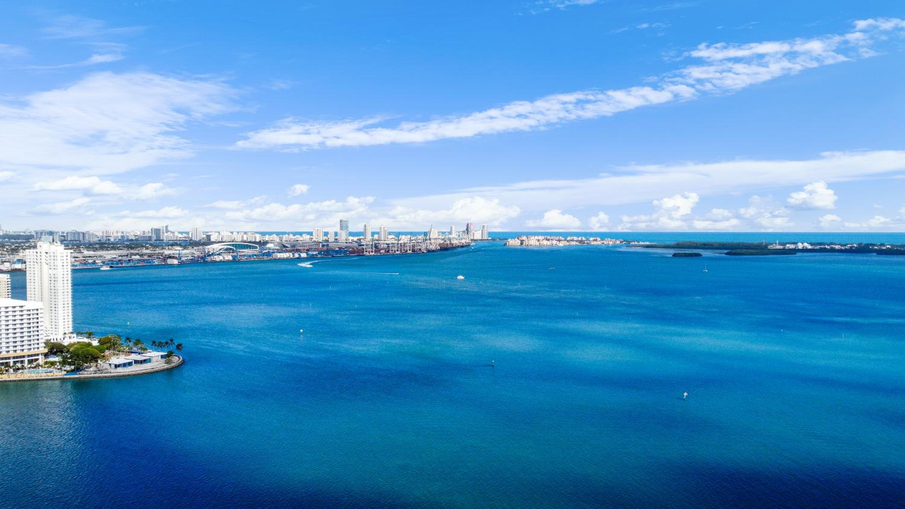 Upscale Brickell 2 bedroom with water views and free parking