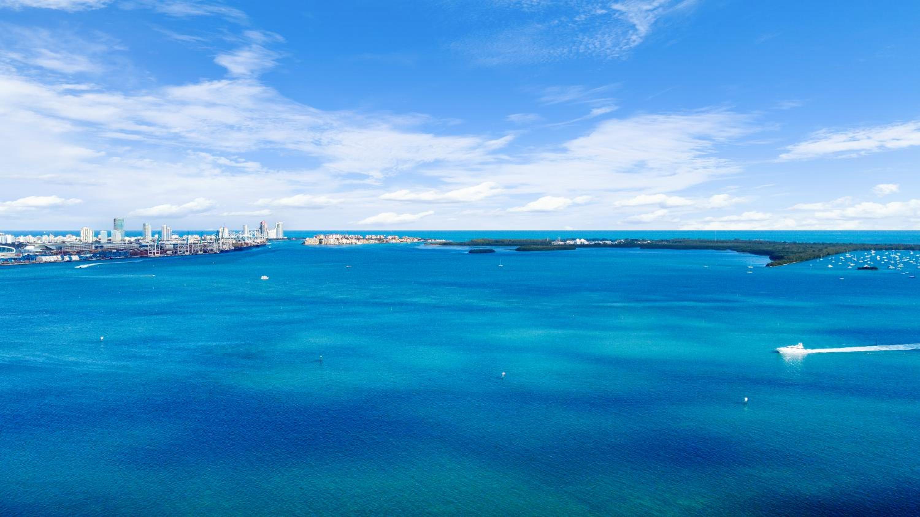 Upscale Brickell 2 bedroom with water views and free parking