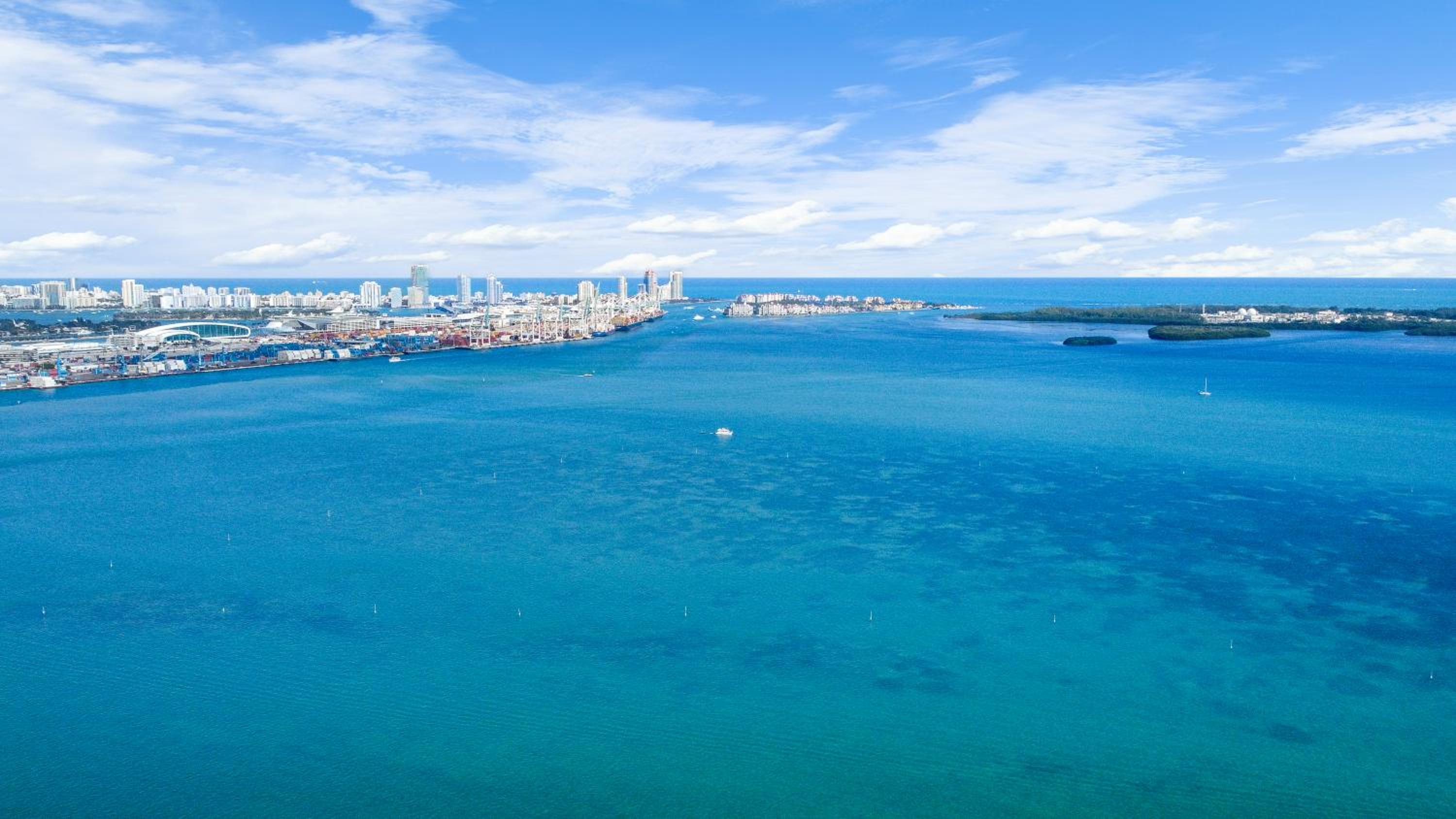 Upscale Brickell 2 bedroom with water views and free parking