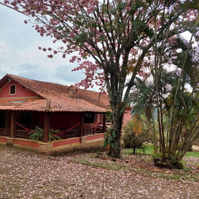 Casa de estadia, lazer e encontros