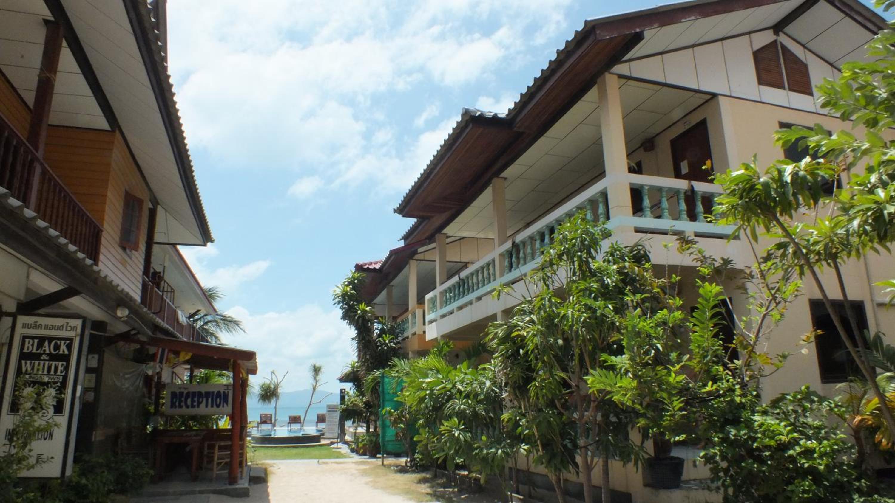 Black & White Bungalows