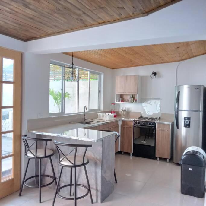Espectacular Casa con Piscina, BBQ y Parqueadero