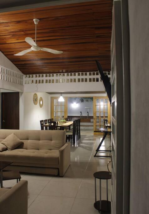 Espectacular Casa con Piscina, BBQ y Parqueadero